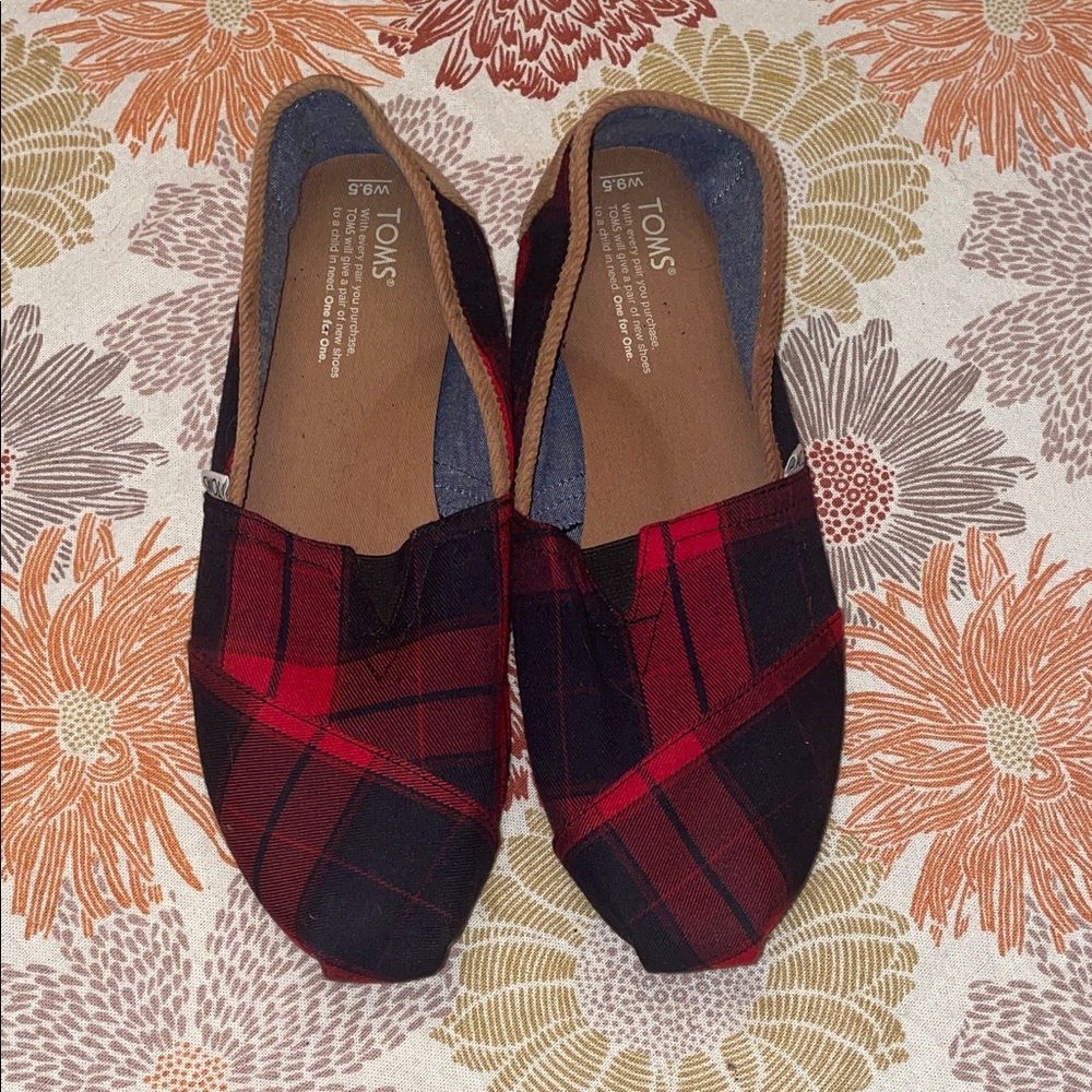 TOMS Red and Black plaid Slip-Ons - very nice condition! Sz 9.5